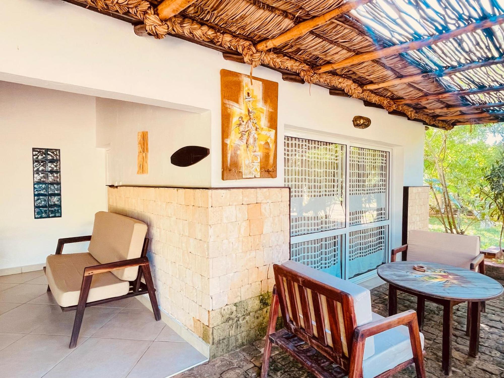 Vovo Telo Lodge Toliara Exterior photo
