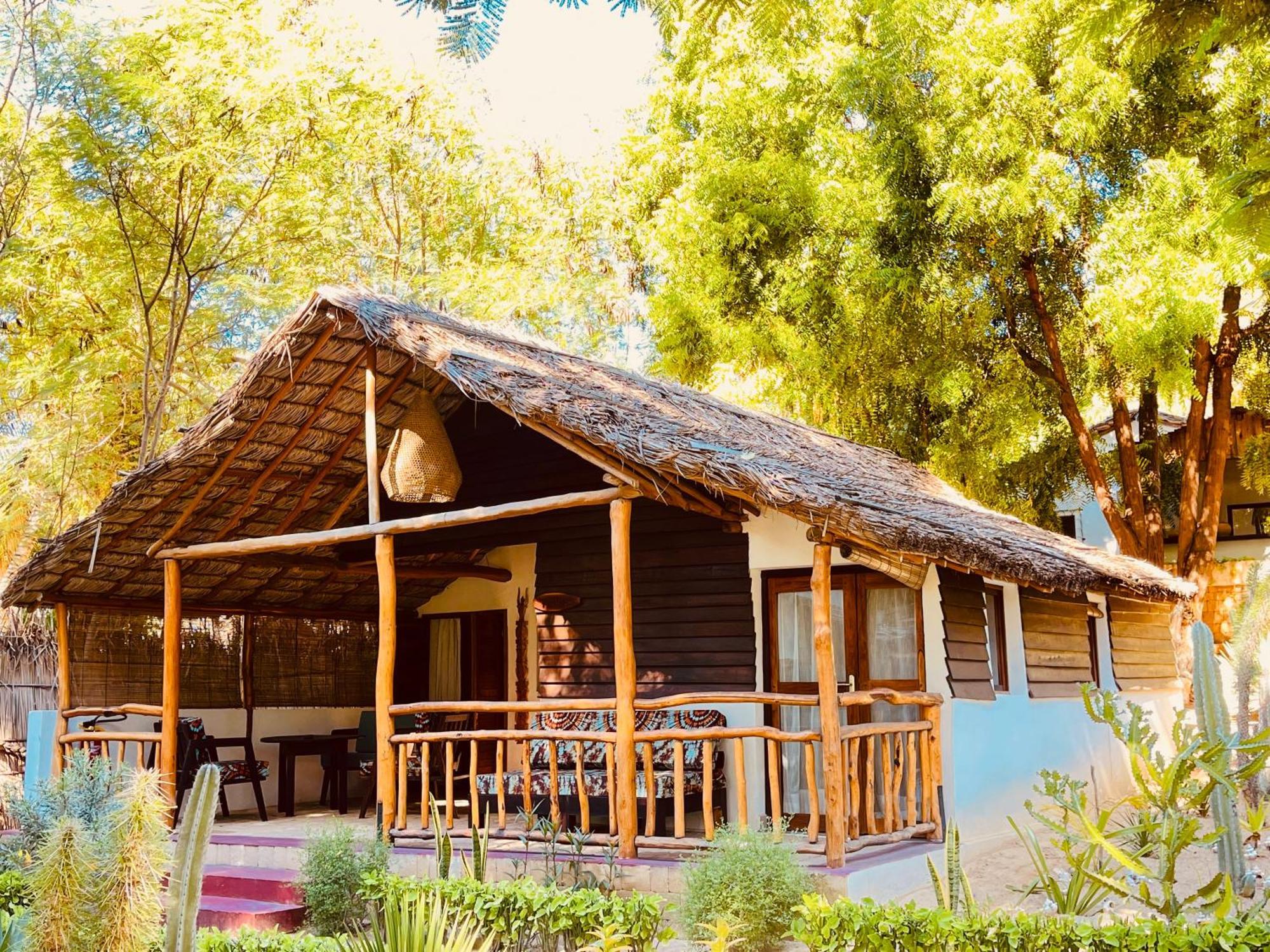 Vovo Telo Lodge Toliara Exterior photo