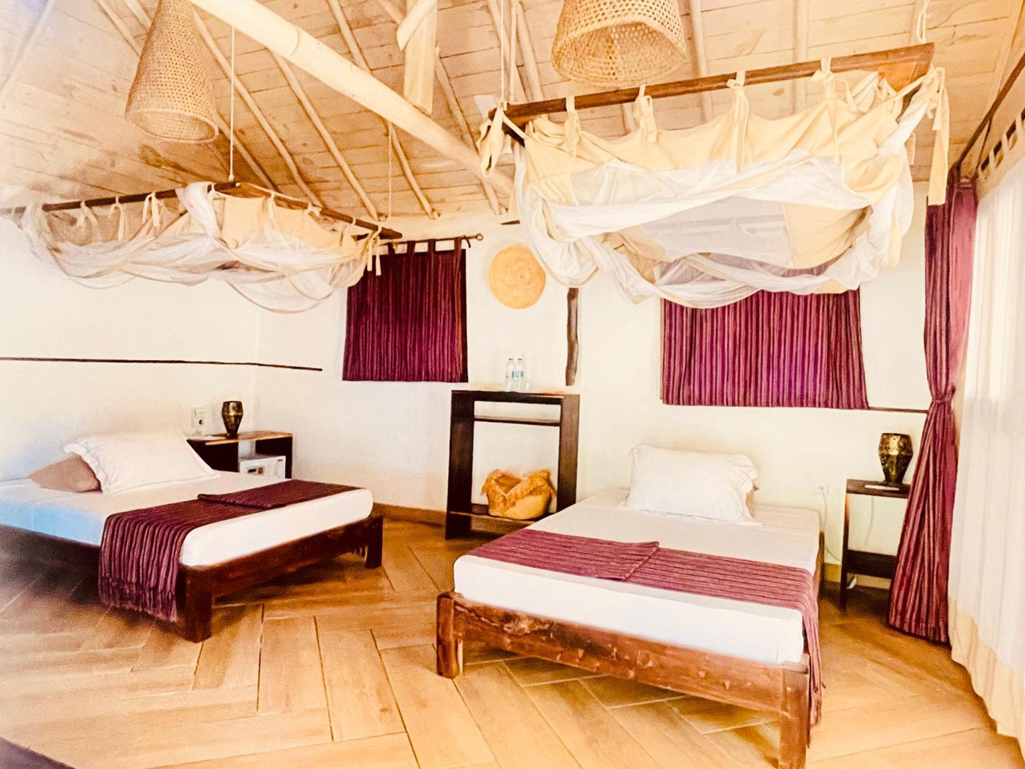 Vovo Telo Lodge Toliara Exterior photo