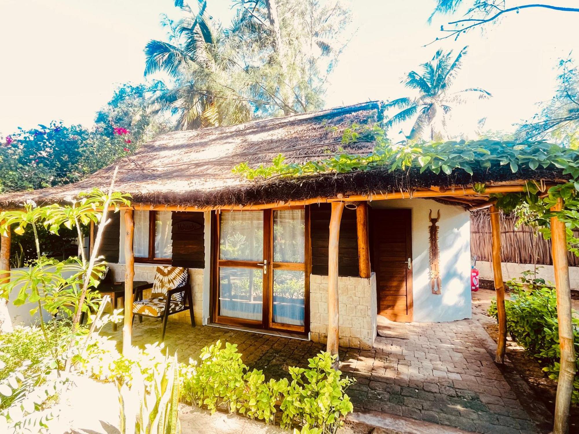 Vovo Telo Lodge Toliara Exterior photo