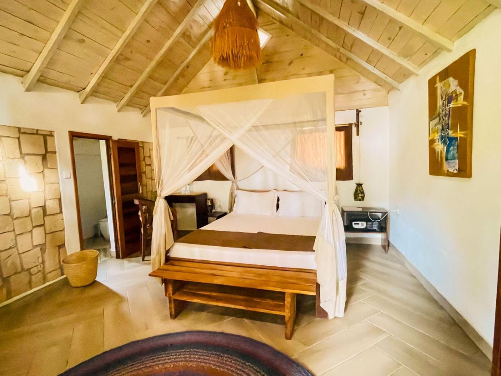 Vovo Telo Lodge Toliara Exterior photo