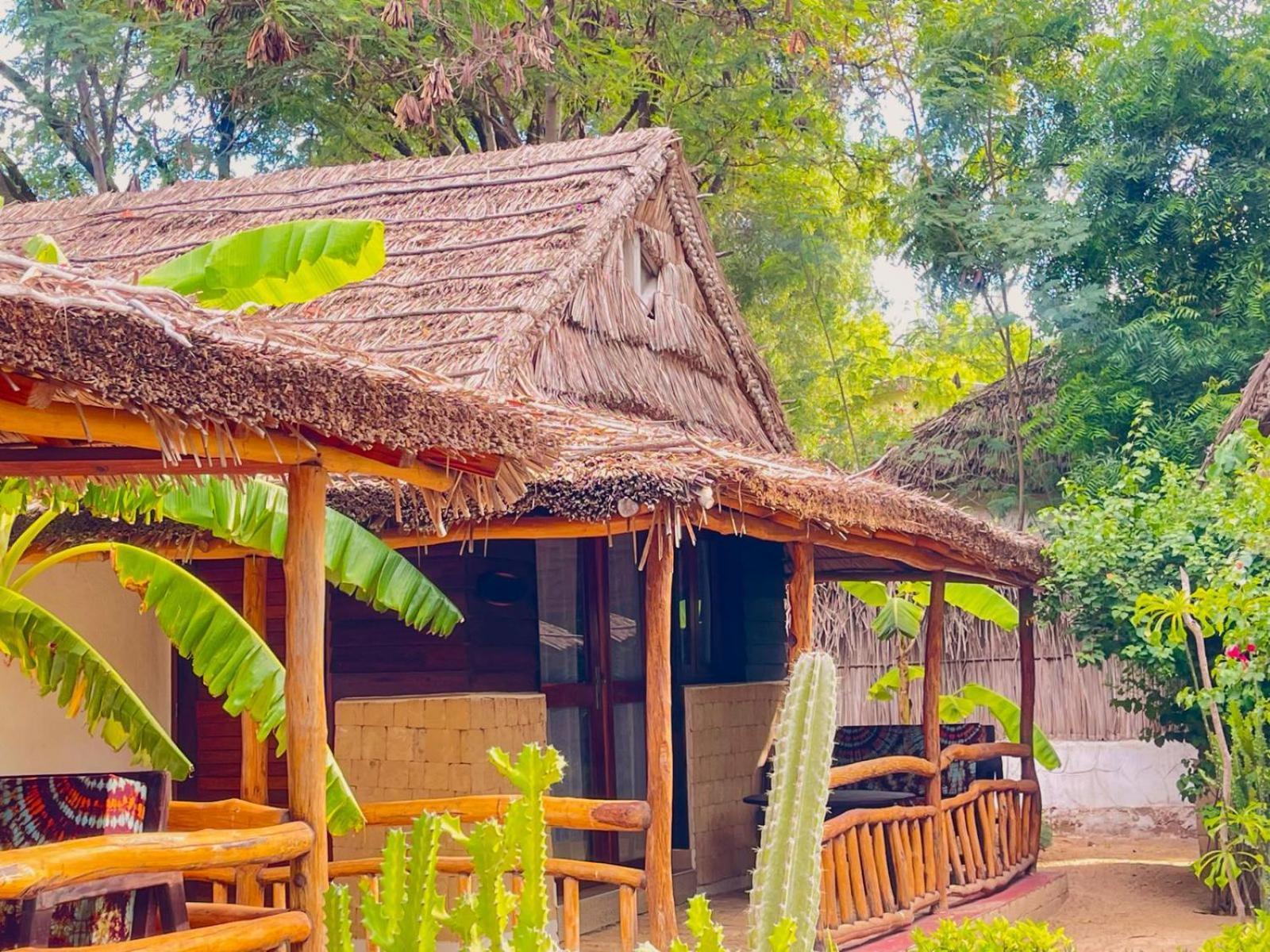 Vovo Telo Lodge Toliara Exterior photo